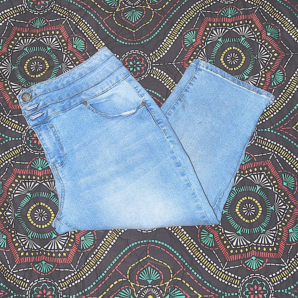 D. JEANS/ capris jeans/shorts
